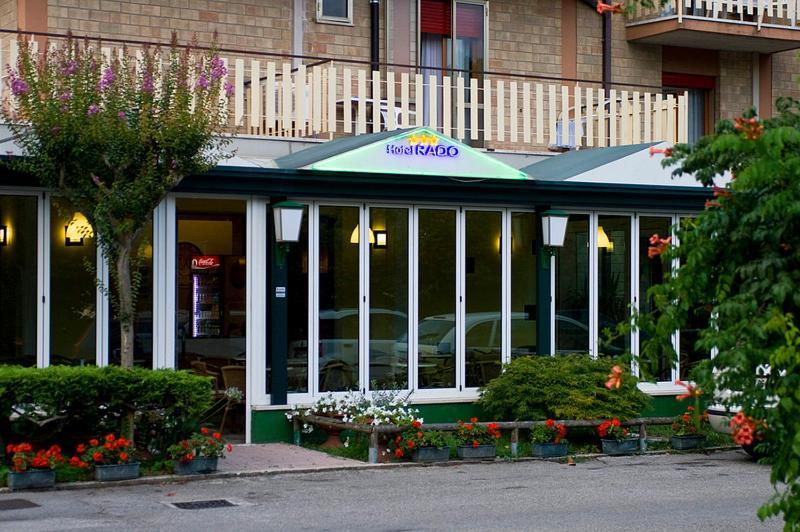 לידו די ג'סולו Hotel Rado מראה חיצוני תמונה