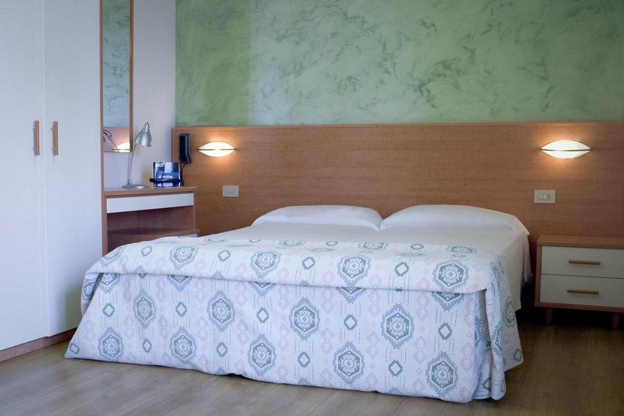 לידו די ג'סולו Hotel Rado מראה חיצוני תמונה